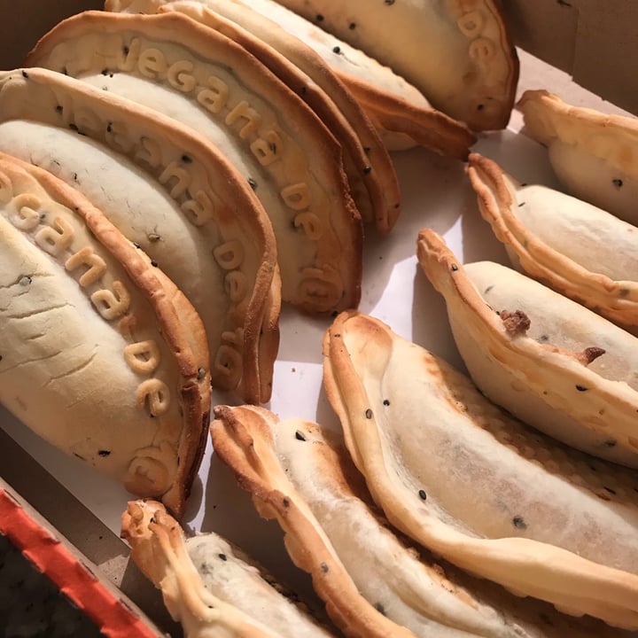 photo of Empanadas de 10 Empanada de Jamón Y Queso Vegana shared by @candelariex on  21 Oct 2020 - review