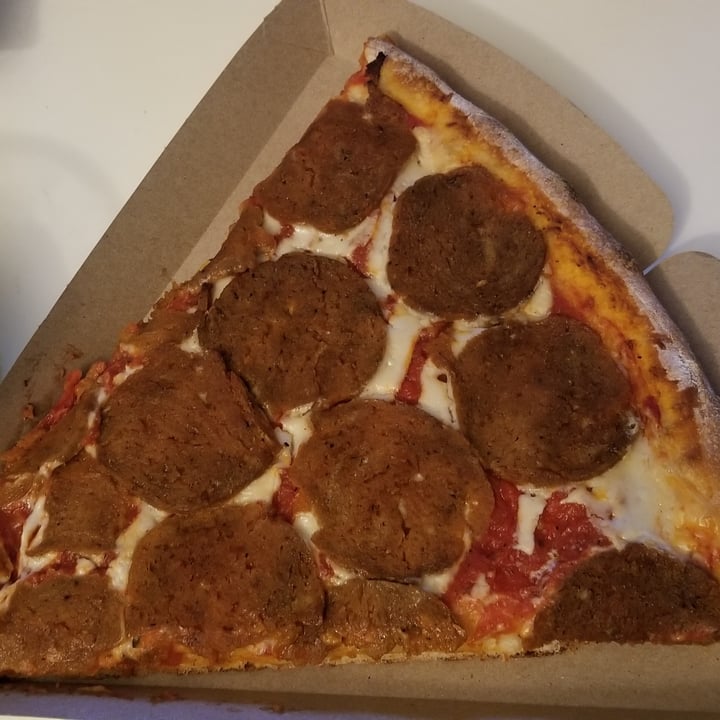 photo of Rise Above Pizza & Wings Pizza Slice shared by @catsbatsclare on  23 Jun 2021 - review