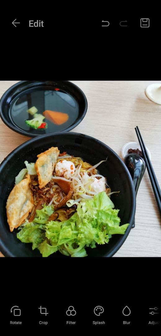 Foto do prato “Dry Mee Pok with Gyoza”