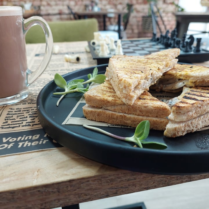 review photo of Vegan Streetfood Deli - Obs Chickless Mayo Toastie shared by @xica4z on 16 Oct 2022 - review