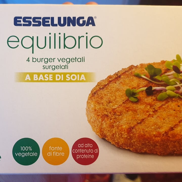 photo of  Esselunga 4 Burger Vegetali Surgelati a Base Di Soia shared by @eleena9 on  11 Apr 2022 - review
