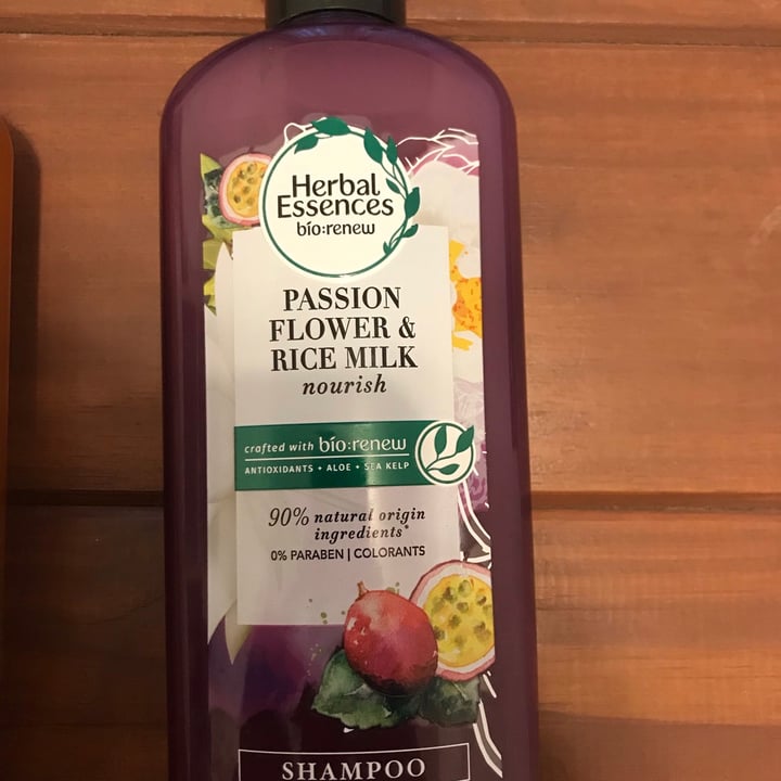 photo of Herbal Essences Shampoo passion flower and rice milk shared by @valeriagarcia on  01 Sep 2020 - review