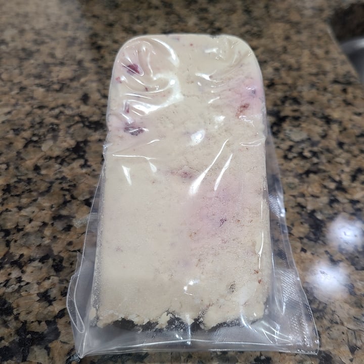 review photo of Nuts For Cheese Cranberry Pink Peppercorn shared by @bisingular on 02 Oct 2021 - review