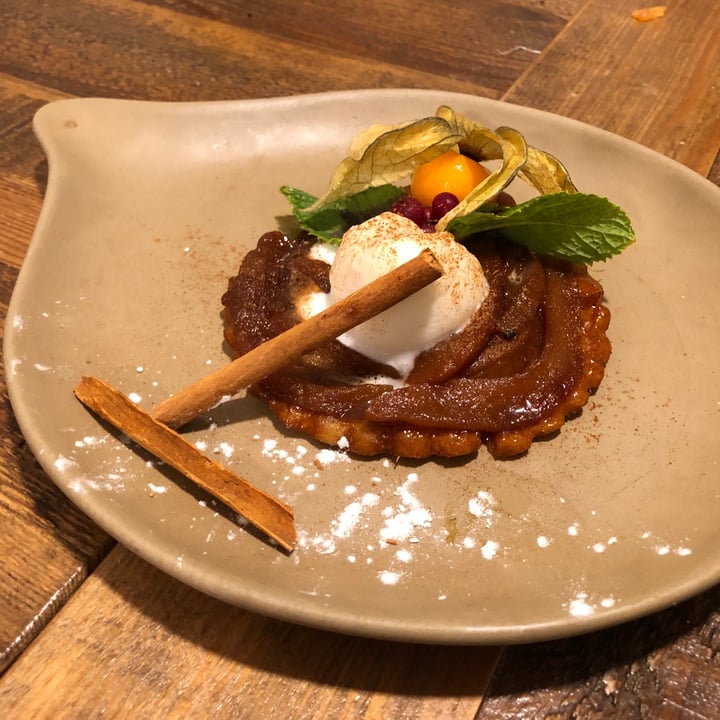 review photo of Enkuentro Cocina Natural Tatín de pera con helado de leche merengada shared by @fergc on 24 Jul 2021 - review