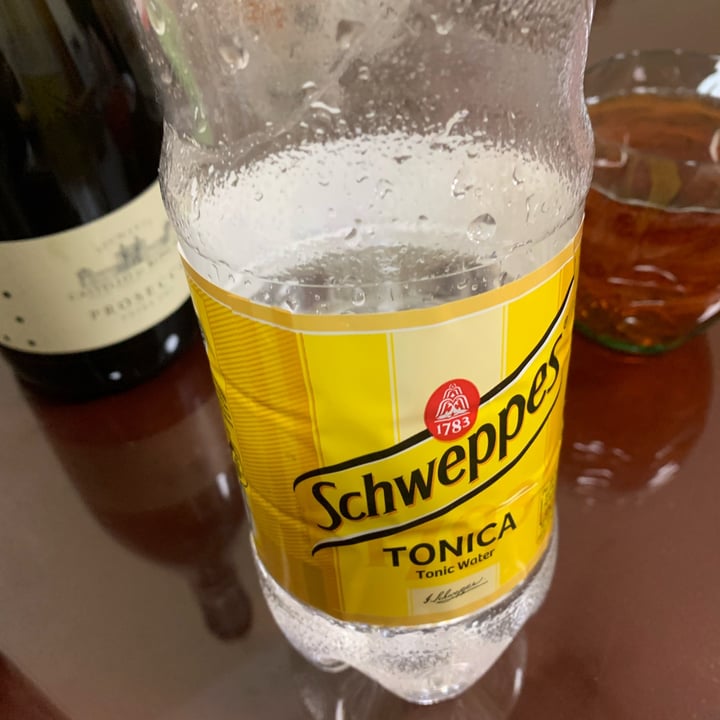 photo of Schweppes Tonica shared by @cetpatx on  23 Mar 2022 - review