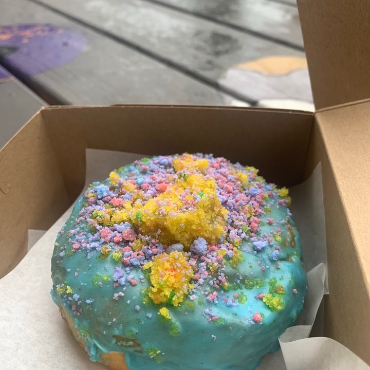 photo of Doe Donuts Birthday cake Donut shared by @comet on  12 Jun 2021 - review