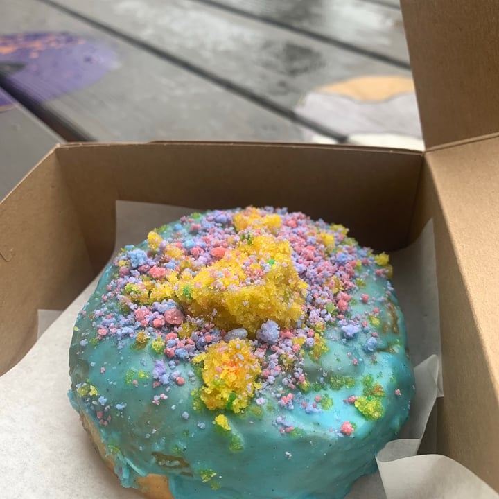 review photo of Doe Donuts Birthday cake Donut shared by @comet on 12 Jun 2021 - review