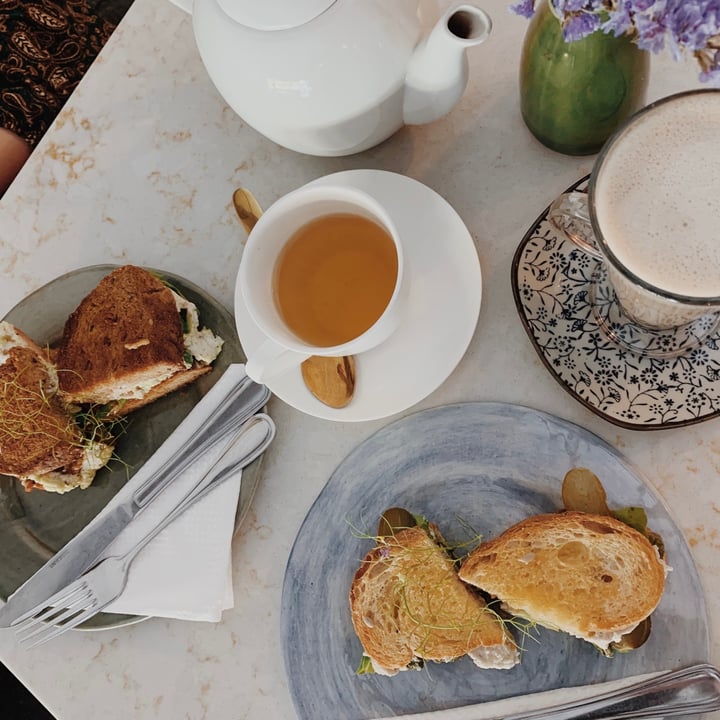 photo of Lola Conscious Café Hummus Toastie shared by @jennaacatherine on  14 Jun 2021 - review