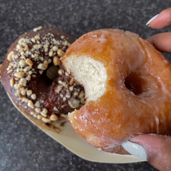 photo of Hulis Donuts Glazed Donut shared by @hungryheli on  04 Nov 2021 - review