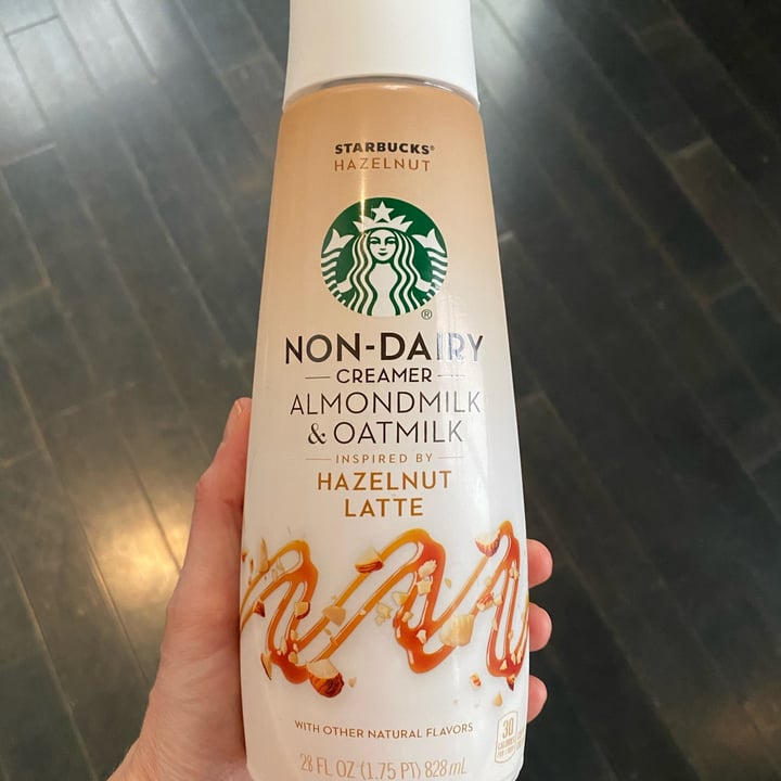 photo of Starbucks Non-Dairy Creamer Hazelnut Latte shared by @beckyyy on  21 Nov 2021 - review
