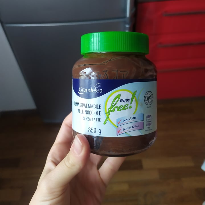 photo of Grandessa Crema spalmabile alle nocciole shared by @laviniao on  17 Mar 2022 - review