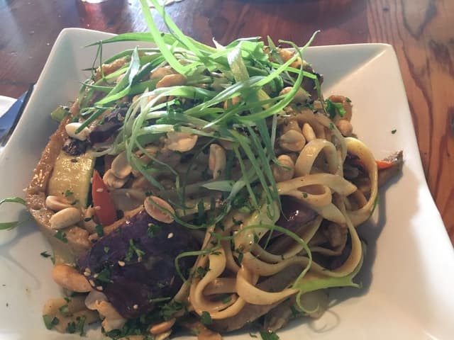 菜肴“Stir-Fry Peanut Noodles”的照片