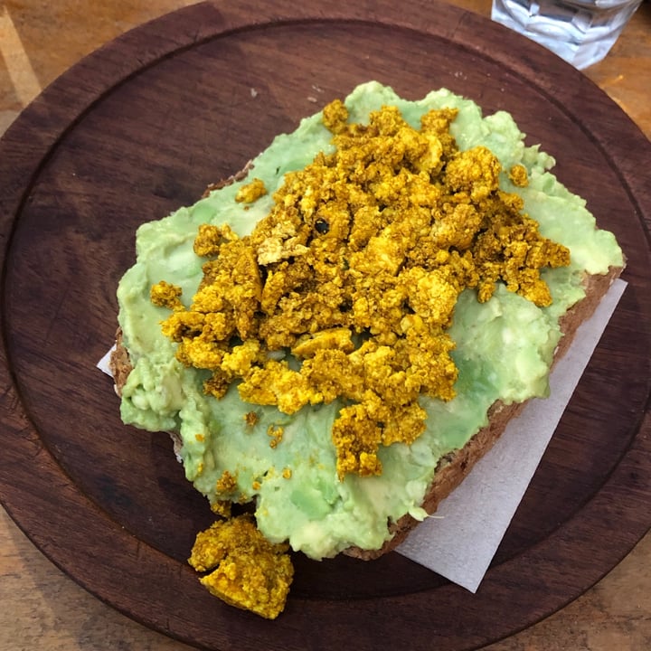 photo of Le Blé Avocado Toast Con Tofu Revuelto shared by @juliaarena on  09 Jun 2021 - review