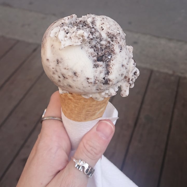 photo of Veganista Cookies Ice Cream shared by @sunmoony on  05 Sep 2022 - review