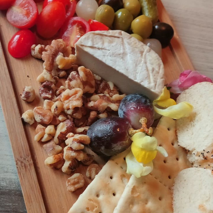 photo of Bubita Sangria Bar Vegan Cheese Platter shared by @nadioski on  30 Oct 2022 - review