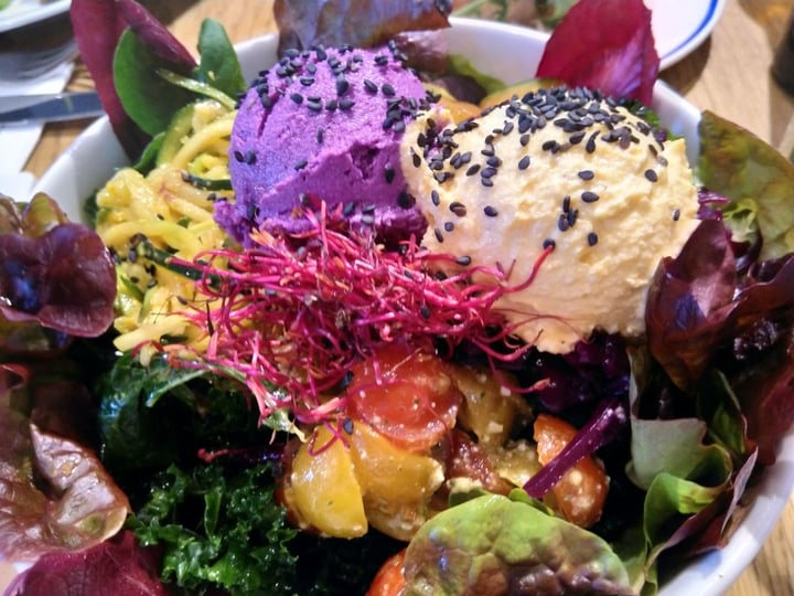 photo of Flax&Kale Superfood Salad Bowl shared by @dorian_hyde on  25 Mar 2020 - review