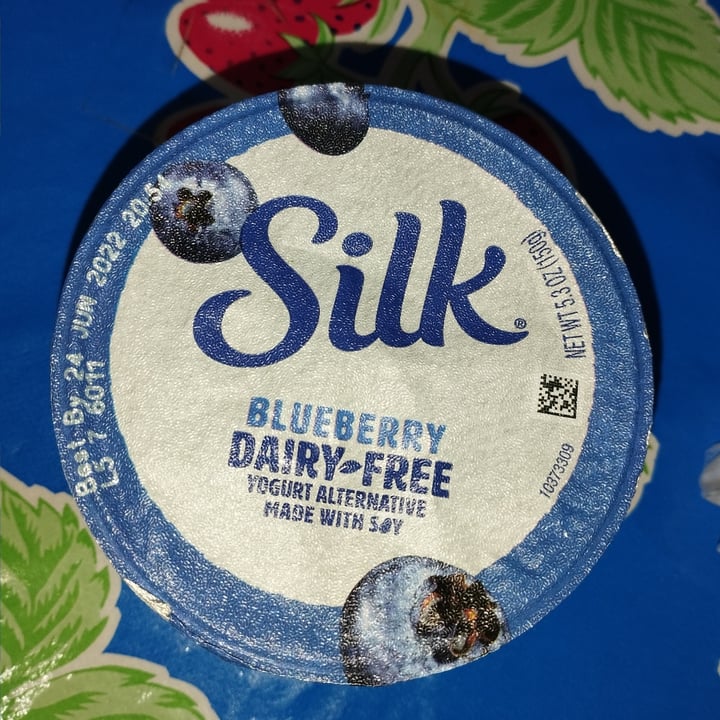 review photo of Silk Blueberry Yogurt Alternative Made with Soy shared by @sadnohe on 30 Jul 2022 - review