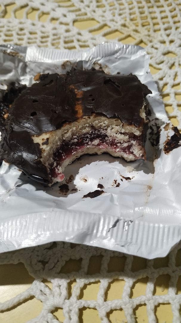 review photo of On Track Alfajor Relleno Frutos Del Bosque shared by @xs4dgirl on 04 Jan 2020 - review
