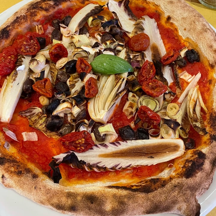 review photo of Eataly Milano Smeraldo pizza rossa con verdure shared by @lapinottina on 06 Jul 2022 - review