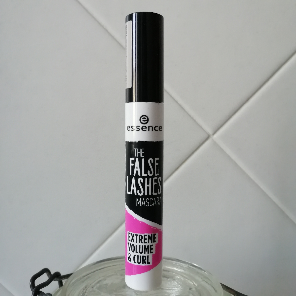 Essence Cosmetics The false lashes mascara extreme volume and curl Reviews