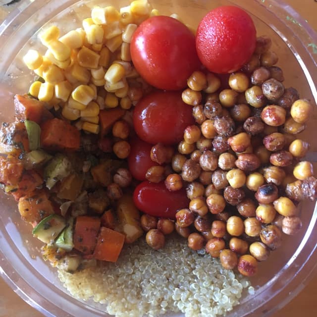 菜肴“Ensalada Vegana”的照片