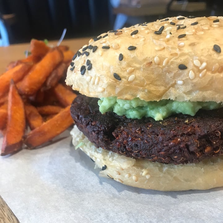 photo of Bootlegger Kenilworth Quinoa Veg Burger shared by @murielgravenor on  22 Jun 2021 - review
