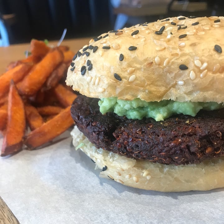 review photo of Bootlegger Kenilworth Quinoa Veg Burger shared by @murielgravenor on 22 Jun 2021 - review