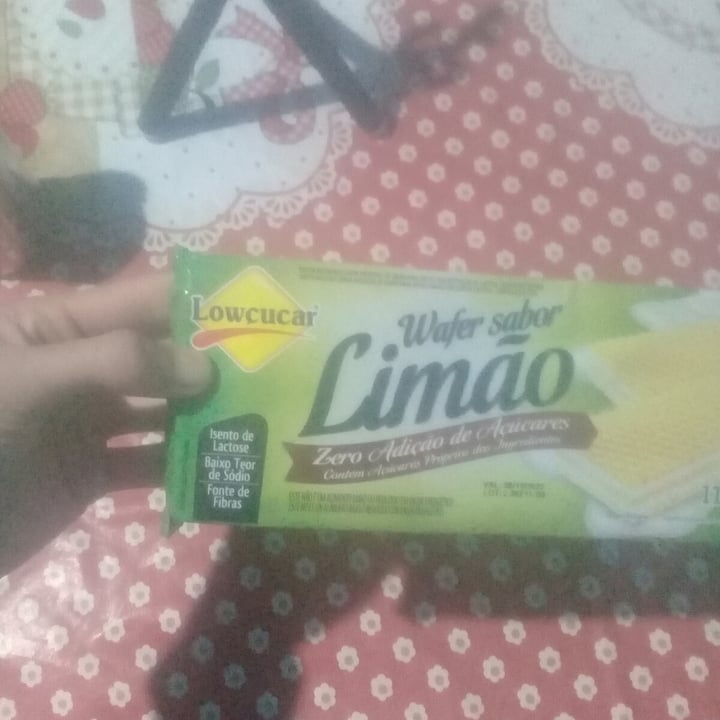 photo of Lowçucar Wafer sabor limão Zero adição de açúcar shared by @wilianszpunar on  16 Apr 2022 - review