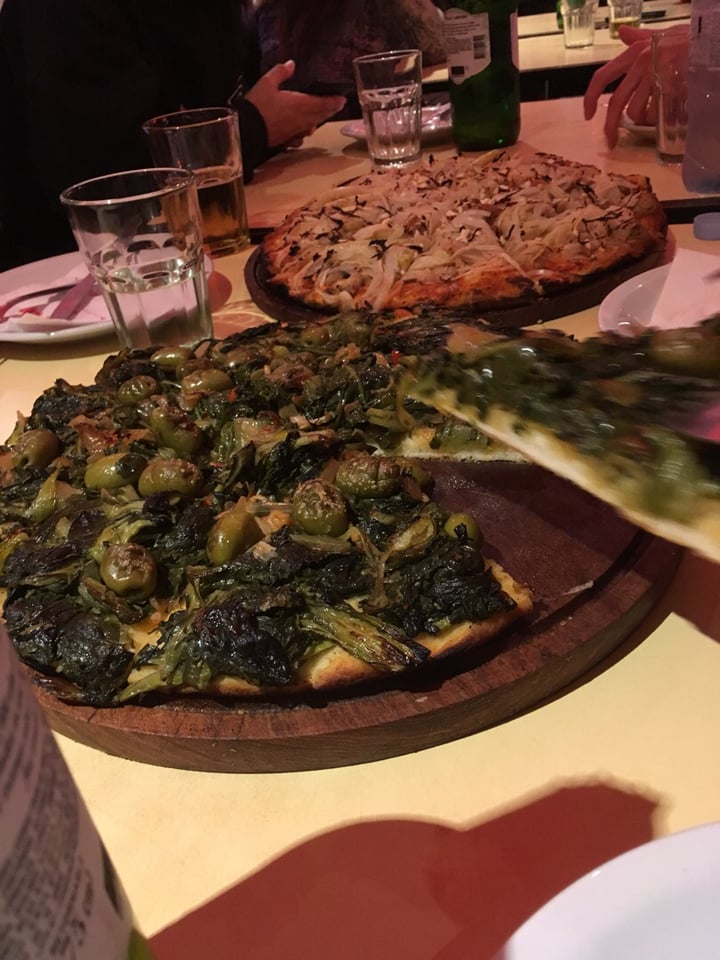 photo of Pizzería Güerrin Mitad fugazza mitad acelga shared by @ladybiird on  05 Aug 2019 - review