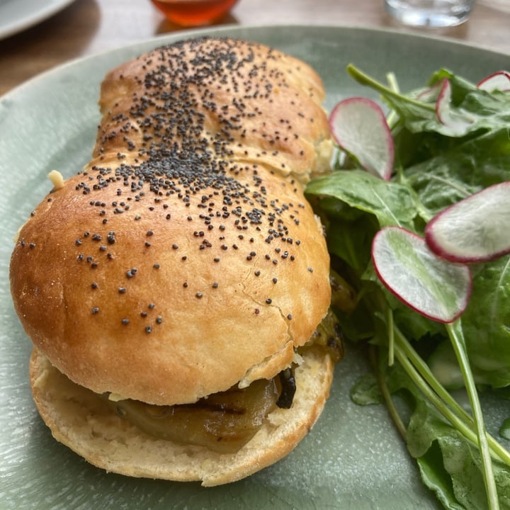 photo of Postcard Café at Stark-Condé Wines Poppyseed Bun With Hummus And Grilled Veggies shared by @tazzwaite on  23 Feb 2021 - review