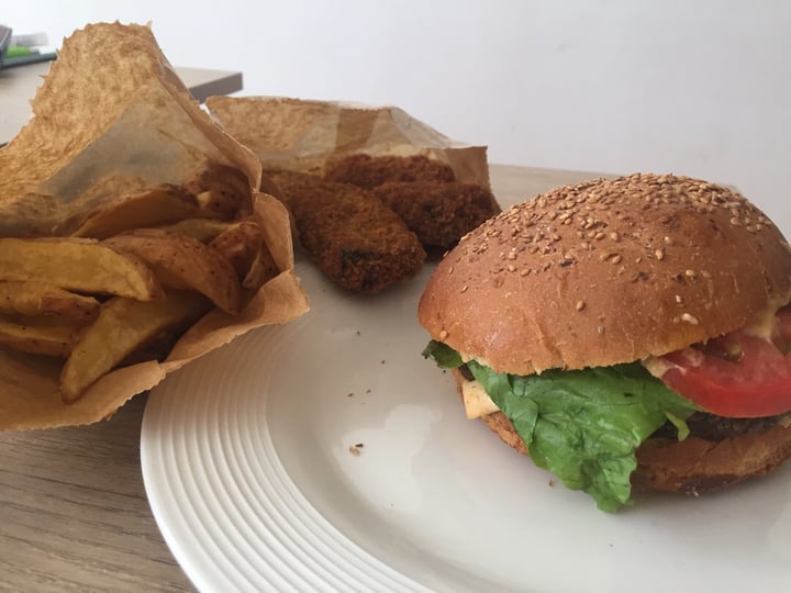 photo of Vg Burger Burger Clásica shared by @helenaglov on  30 Dec 2019 - review