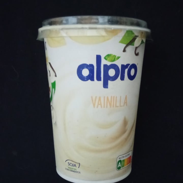 photo of Alpro Yogurt de soja sabor vainilla shared by @encarnavegana on  18 Nov 2022 - review