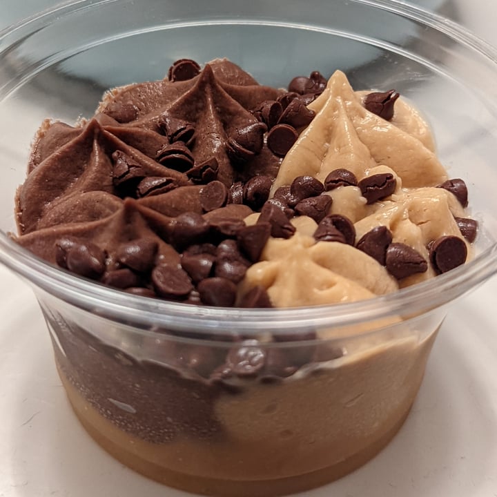 photo of Asda Plant Based  2 Chocolate & Salted Caramel Desserts shared by @jondread on  08 Dec 2021 - review