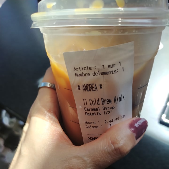 photo of Starbucks caramel cold brew with oat milk shared by @andreaalexandra on  26 May 2022 - review