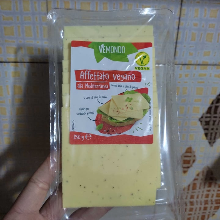 review photo of Vemondo Affettato Vegano Alla Mediterranea shared by @lostregone on 14 Dec 2022 - review