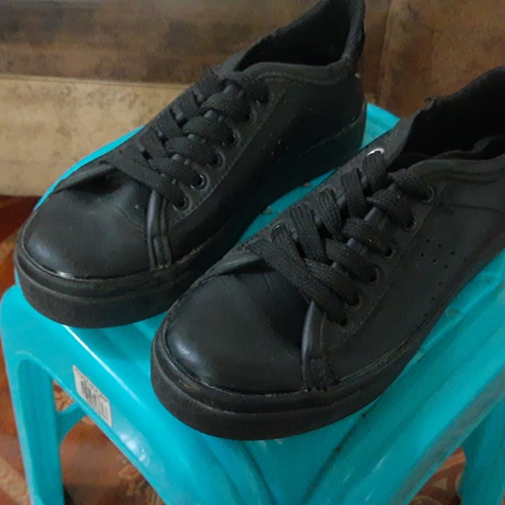 review photo of Karibik Tenis negros de 'no cuero' shared by @sebacelta on 08 Oct 2022 - review