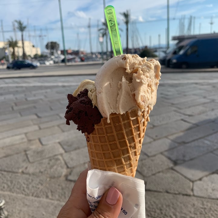 photo of Gelateria PeterPan Cialda Pistacchio Cioccolato Nocciola shared by @mary-g on  04 May 2022 - review