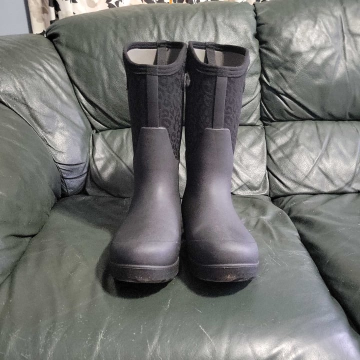 review photo of Bogs NEO-Classic Tonal LE, snow boots shared by @jenam91 on 15 Dec 2022 - review