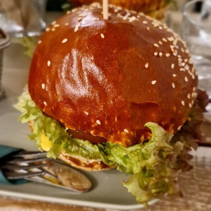 photo of Veggiezz Spicy Burger shared by @martinacordella on  20 Nov 2022 - review