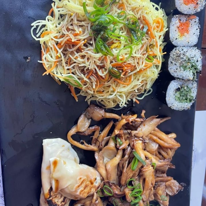 photo of Kora Vegan Sushi combinado variado shared by @pssthler on  28 Aug 2022 - review