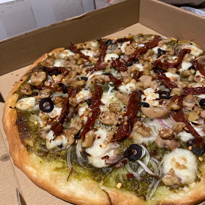photo of Neha's 100% Vegan Kitchen Nutty Pesto Pizza shared by @meetbuch22 on  07 Jun 2021 - review