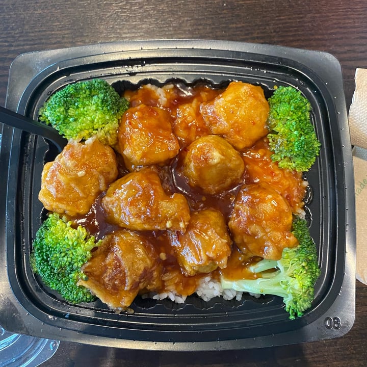 photo of V Revolution Orange Chik’n and Rice shared by @nathlena19 on  26 Sep 2022 - review