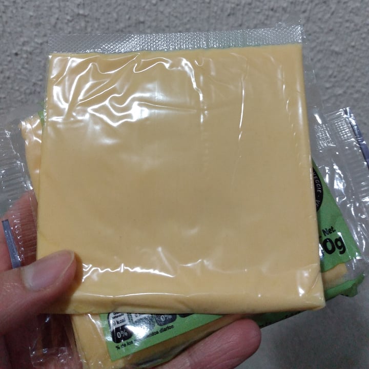 photo of GüD Imitación Queso tipo Americano shared by @psai on  12 Mar 2021 - review