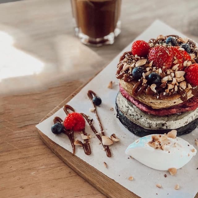 菜肴“Rainbow Flapjack Stack”的照片