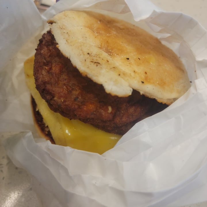 photo of HipCityVeg Sunnyside Sausage, Egg, and Cheese shared by @airybubz on  10 Nov 2022 - review