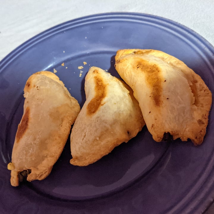 photo of Oggi Foods Mini Calzones shared by @shaynak112 on  22 Nov 2021 - review