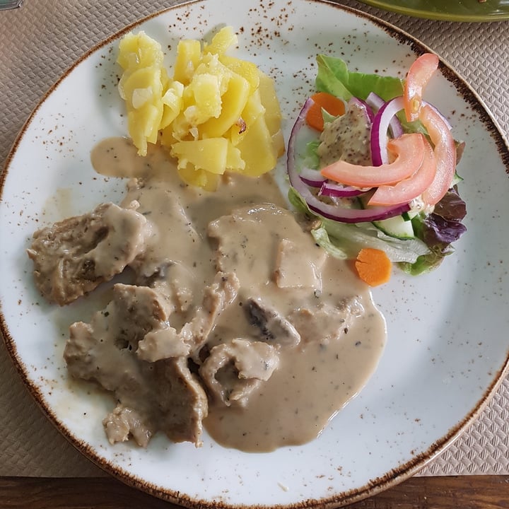 photo of La Libélula Vegan Café Seitan with cream mushroom sauce shared by @matthewmkr on  07 Nov 2021 - review