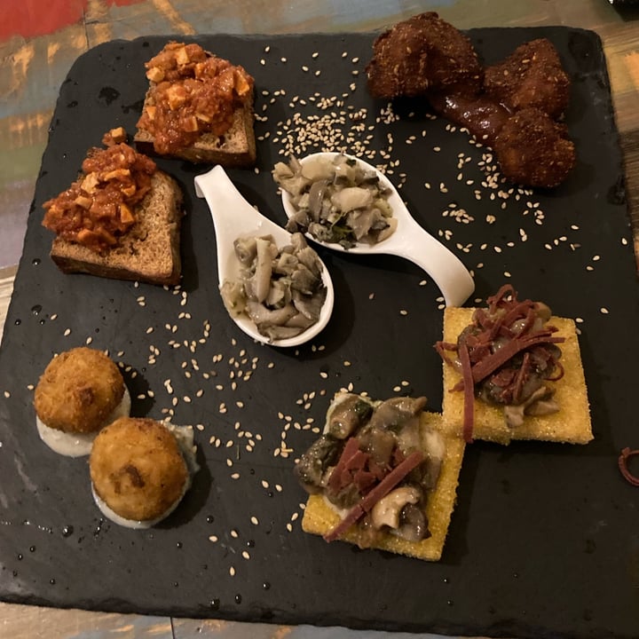 photo of Cavoli Nostri Antipasto misto shared by @sottolapellepodcast on  05 Dec 2021 - review