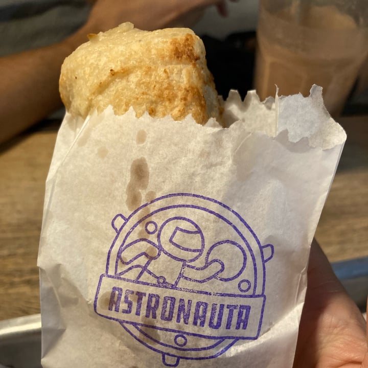 photo of Astronauta Café Folhado com queijo de castanha shared by @portalveganismoeamor on  19 Mar 2022 - review