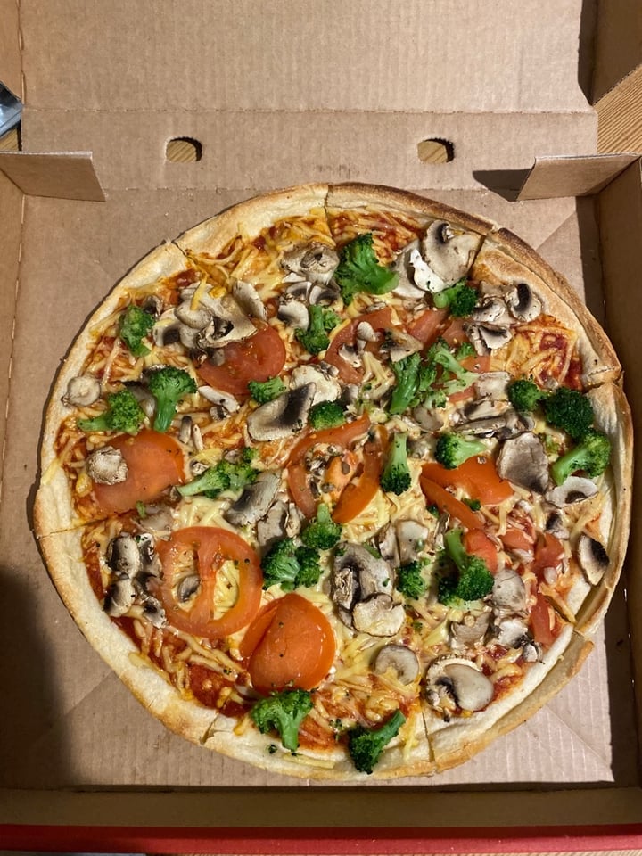 photo of Domino's Pizza Tübingen Nord Kap Verde (Vegan) shared by @danvlourish on  10 Dec 2019 - review